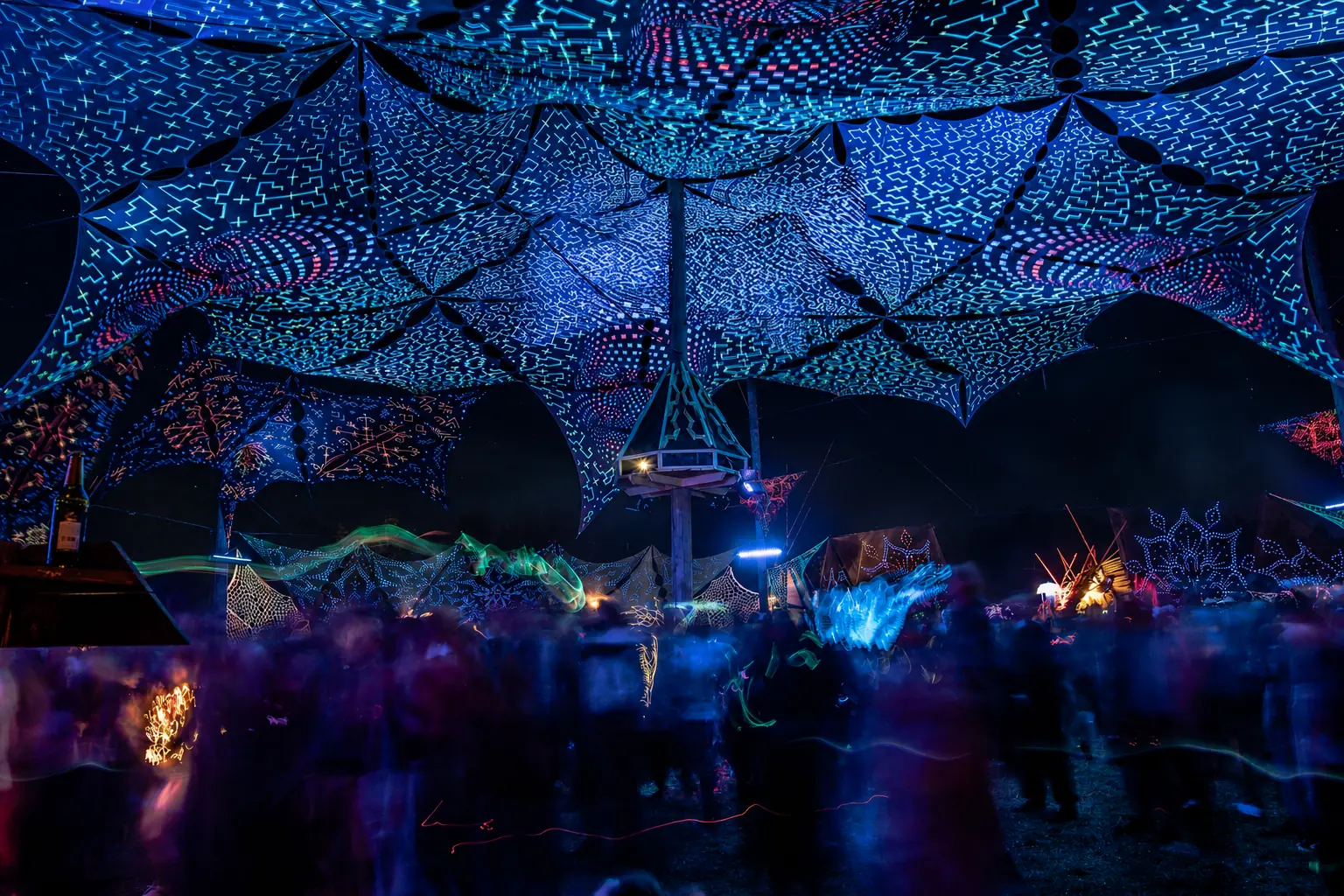 Transcendental Spirit šviesos scenografija festivalio erdvėje